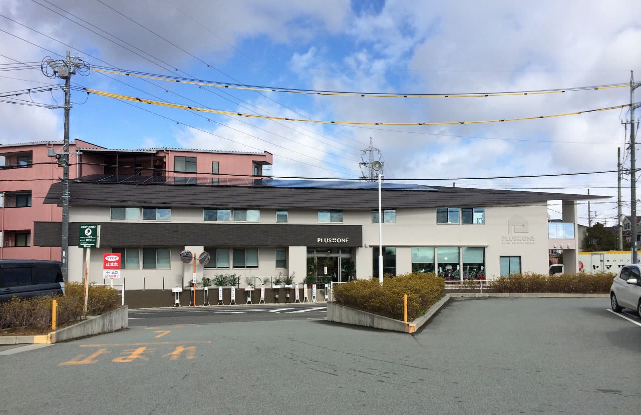 建築家・中平勝が変形角地に建つ本社社屋とショールーム
